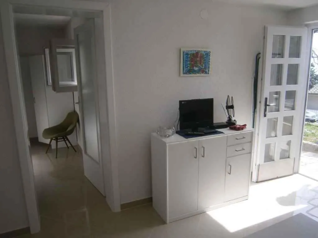 Apartment In Novi Vinodolski 27342