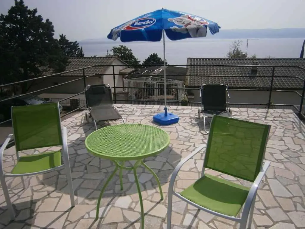 Apartment In Novi Vinodolski 27342