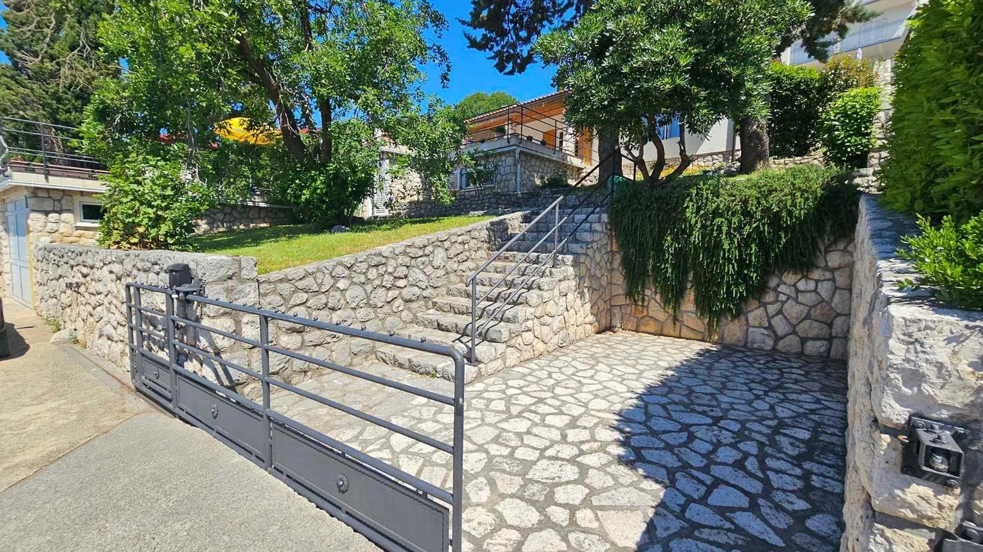 Apartment In Novi Vinodolski 27342