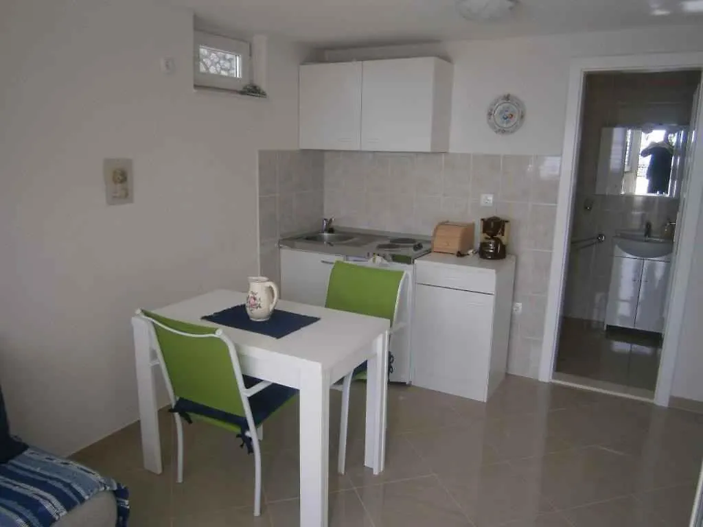 Apartment In Novi Vinodolski 27342
