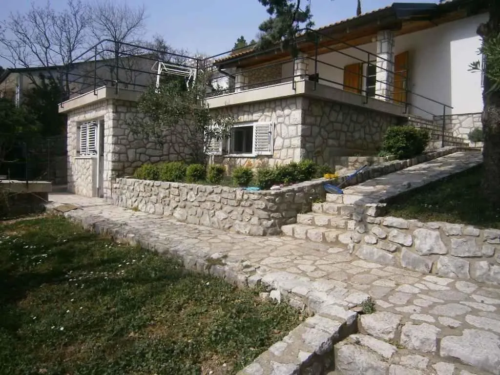 Apartment In Novi Vinodolski 27342